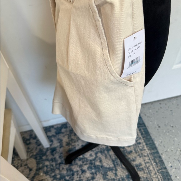 Cream Pleated Short - Picture 5 of 6